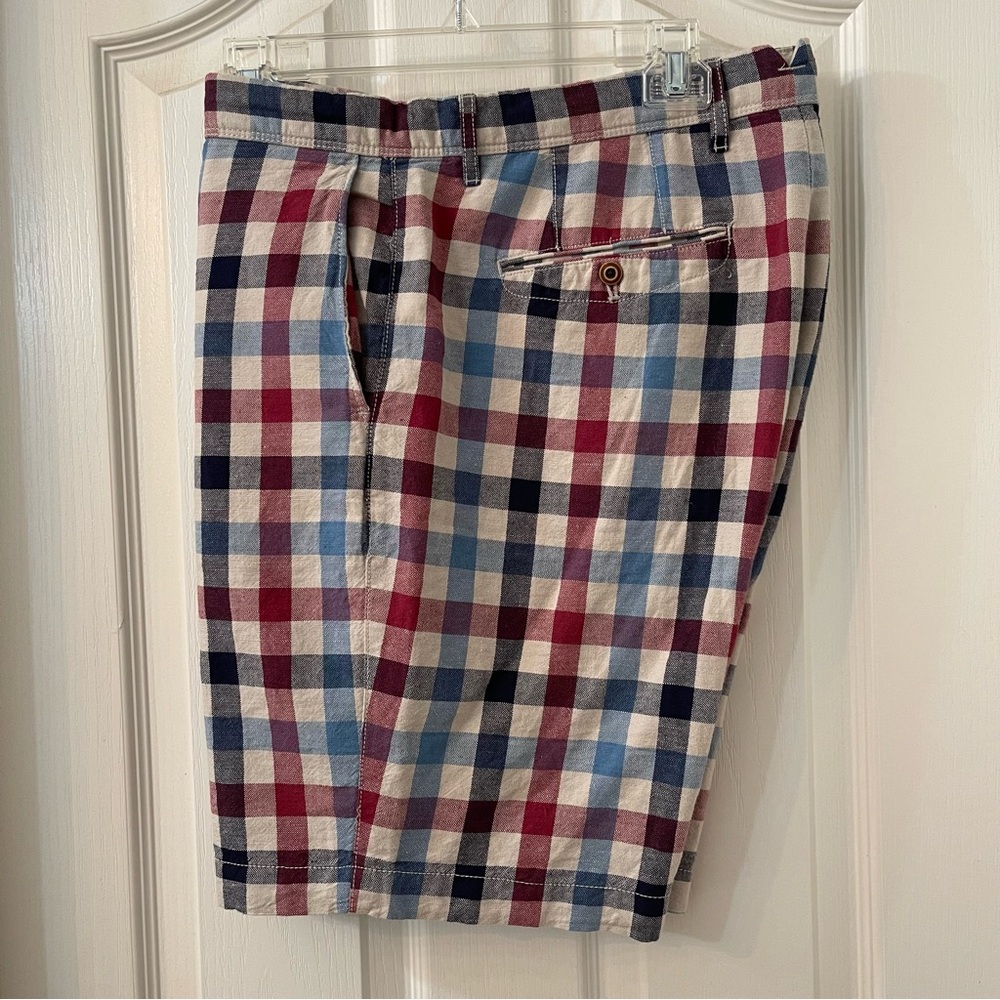 Gap Shorts - Burgandy/Blue/Tan.  Mens: 33.
